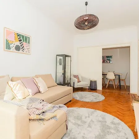 Elegant Interior Apt For 6P - 10Mins To Baixa