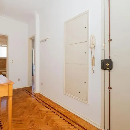 Elegant Interior Apt For 6P - 10Mins To Baixa