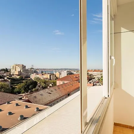 Elegant Interior Apt For 6P - 10Mins To Baixa Apartament Lizbona
