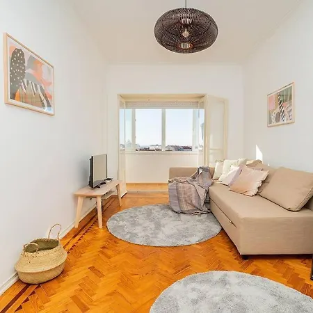 Elegant Interior Apt For 6P - 10Mins To Baixa Lissabon