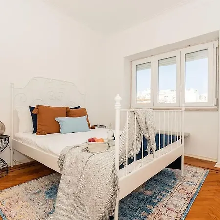 Elegant Interior Apt For 6P - 10Mins To Baixa Apartment